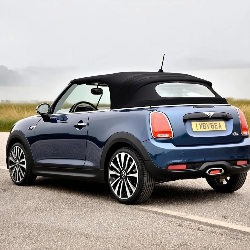 Le toit rétractable d'une Mini Cooper Cabrio S