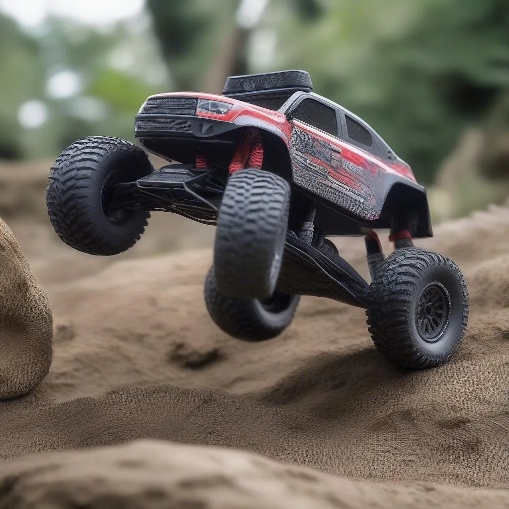 Voiture RC tout-terrain à l'échelle 1/10 sur un terrain accidenté