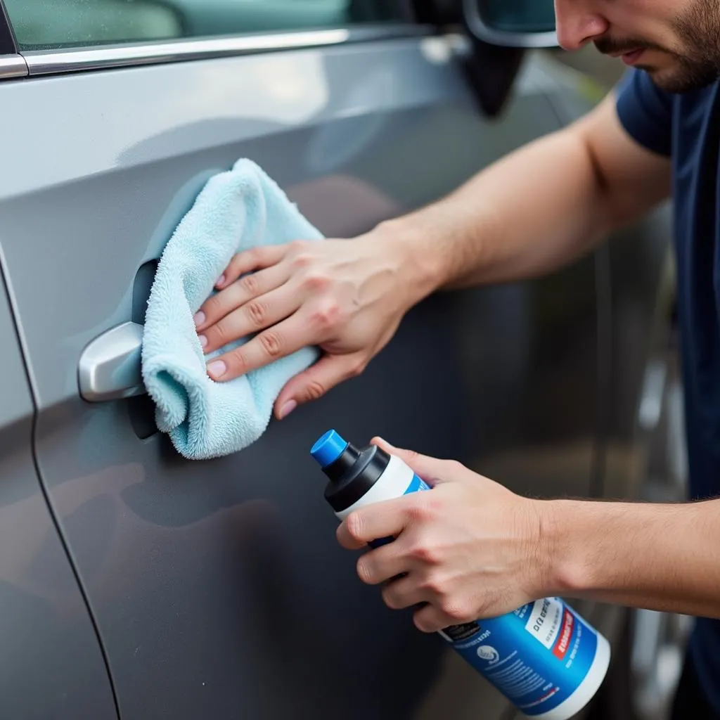 Un efface rayures pour voiture et un chiffon microfibre